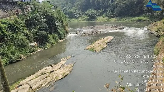 Air Sungai Brantas Mendadak Ungu di Mergosono, DLH Malang Telusuri 12 Industri