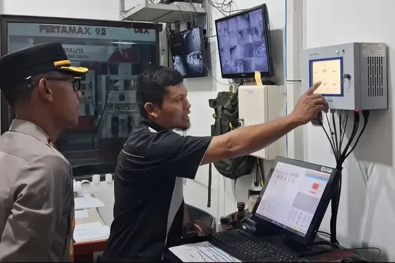 Kapolres Malang AKBP Rulian Syauri memimpin sidak sejumlah SPBU di Kabupaten Malang untuk memastikan ketersediaan dan kelancaran distribusi BBM serta mengantisipasi penimbunan dan penyalahgunaan BBM bersubsidi.