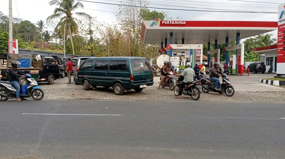 Pertalite Langka di Malang Selatan, Antrean Mengular di Sejumlah SPBU