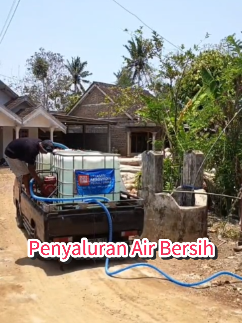 Penyaluran Bantuan Air Bersih Area Blitar-Malang oleh Yayasan Arrosyidin Peduli Umat